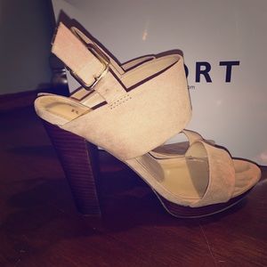 Tan heel